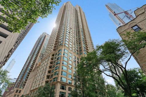 apt-4302-25 E Superior St, Chicago, IL, 60611-5642 | Card Image