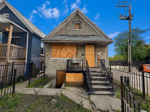 742 N Christiana Ave, Chicago, IL, 60624-1420 | Card Image