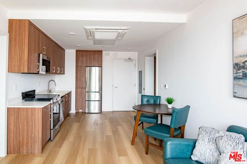 2853 West Blvd, Los Angeles, CA, 90016 | Card Image