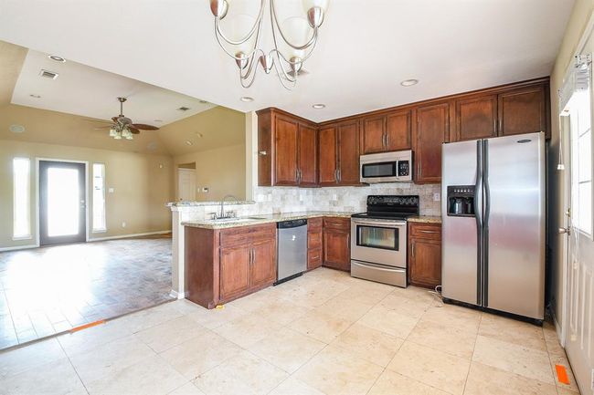 2767 Broadway St, House other with 3 bedrooms, 2 bathrooms and 2 parking in San Leon TX | Image 7