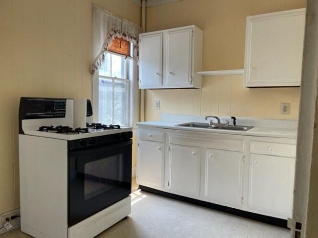 Apartment Kitchen | Image 21