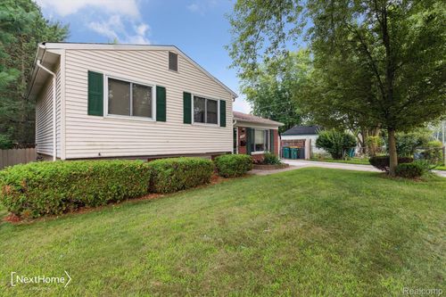 15925 Harrison, Romulus, MI, 48174-3090 | Card Image
