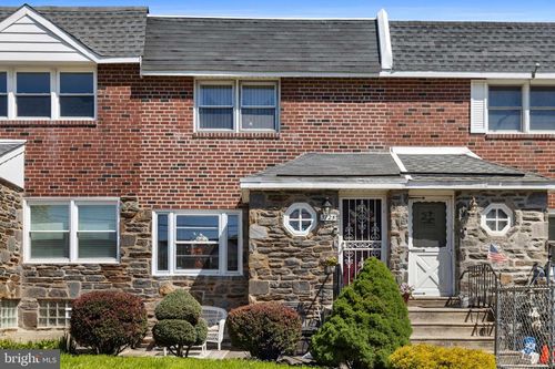 3725 W Country Club Rd, PHILADELPHIA, PA, 19131-2814 | Card Image