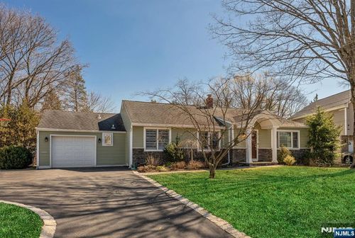 8 Prescott Rd, Ho Ho Kus, NJ, 07423-1625 | Card Image