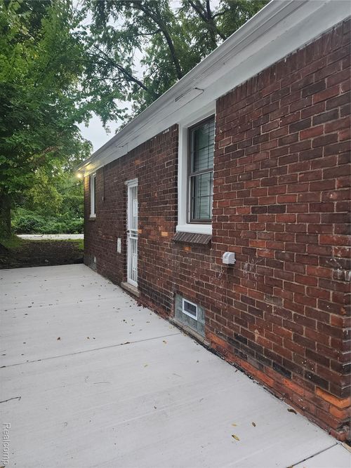 14369 Cruse St, Detroit, MI, 48227-3170 | Card Image