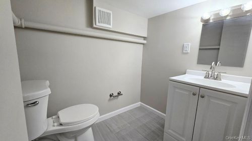 67ga-144 Grand Central Pkwy, Jamaica, NY, 11435-1214 | Card Image