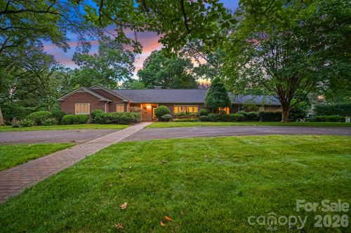 560 11th Avenue Cir Nw, Hickory, NC, 28601-3628 | Card Image
