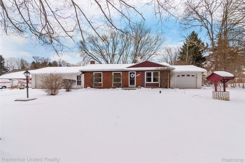 11043 Hamburg Rd, Whitmore Lake, MI, 48189-9793 | Card Image