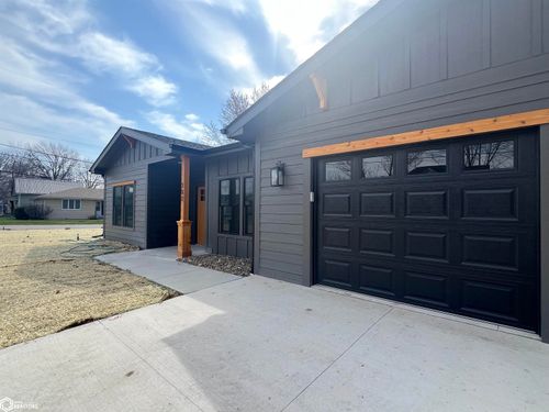 302 W Cherry St, New Sharon, IA, 50207-7707 | Card Image