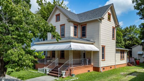 606 W Colonial Ave, Elizabeth City, NC, 27909-4218 | Card Image