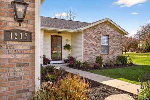 1217 W Woodhill Dr, Bloomington, IN, 47403-2100 | Card Image