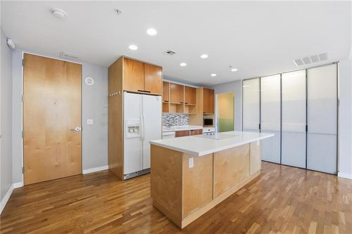 apt-5c-21 W 10th St, Kansas City, MO, 64105-1899 | Card Image