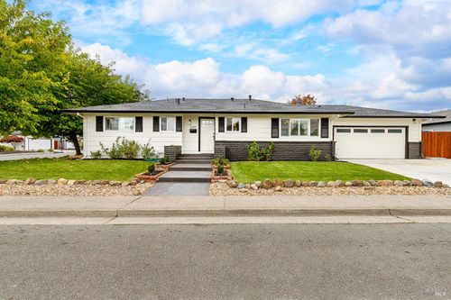 2001 Willow Drive, Petaluma, CA, 94954 | Card Image