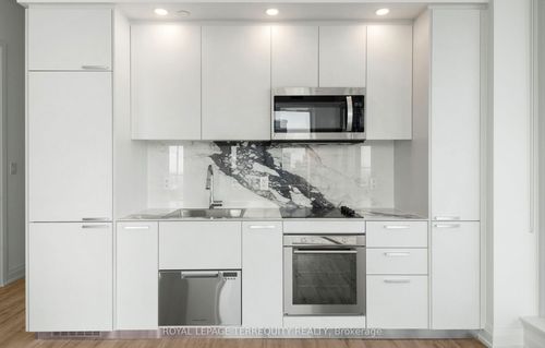 101-75 Canterbury Pl, North York, ON, M2N0L2 | Card Image