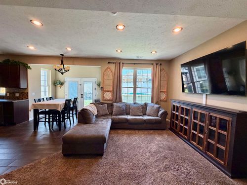 2348 Avenue M Way, Council Bluffs, IA, 51501-0800 | Card Image