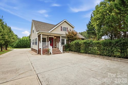 3717 Margaret Wallace Rd, Matthews, NC, 28105-4423 | Card Image
