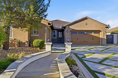 3945 Derby Cir, Lancaster, CA, 93536-2327 | Card Image