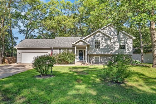 202 Oakwood Ln, Essex, IL, 60935-6135 | Card Image