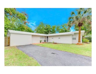 15831 Palmetto Club Dr, House other with 4 bedrooms, 3 bathrooms and null parking in Miami FL | Image 1