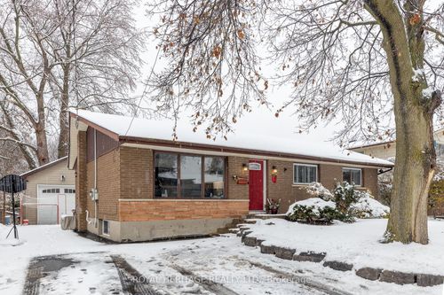 906 Dunlop St E, Whitby, ON, L1N1T2 | Card Image