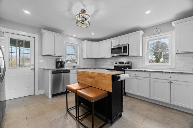15 Strosberg Rd, House other with 4 bedrooms, 2 bathrooms and 4 parking in Waterford CT | Image 5