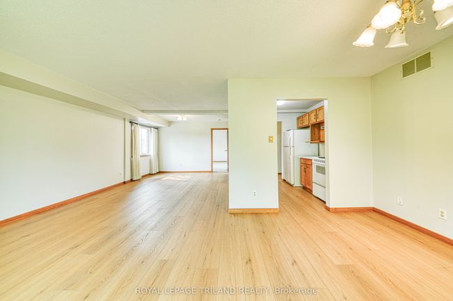 206 - 4 Albert St, Condo with 2 bedrooms, 2 bathrooms and 1 parking in Cambridge ON | Image 4