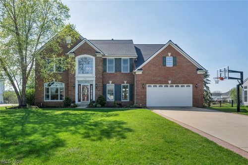 3382 Burgundy Cir, Avon, OH, 44011-2590 | Card Image