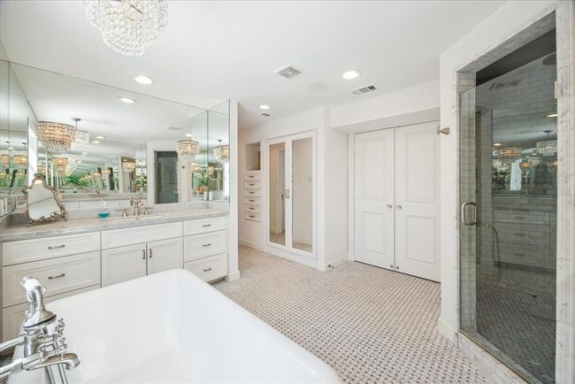 2129 Brentwood Dr, House other with 3 bedrooms, 5 bathrooms and 2 parking in Houston TX | Image 28