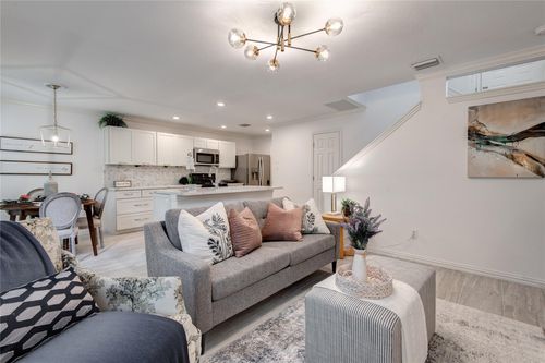 35 N Walden Elms Cir, The Woodlands, TX, 77382-4201 | Card Image