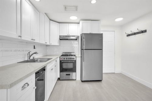 apt-43-3245 Virginia St, Coconut Grove, FL, 33133-5248 | Card Image
