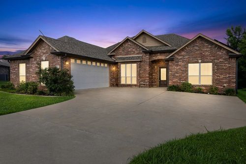 124 Lakeway Ln, Longview, TX, 75604-6118 | Card Image