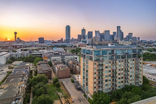 apt-305-1001 Belleview St, Dallas, TX, 75215-1820 | Card Image