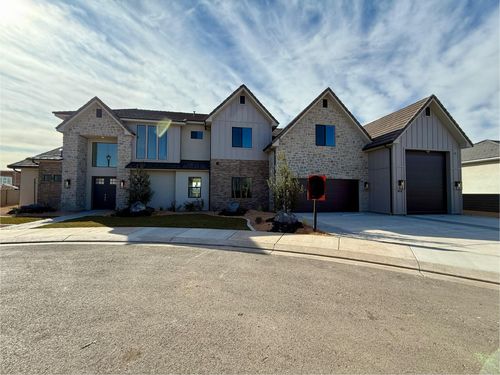 423 W Johann Cir, Washington, UT, 84780-3645 | Card Image