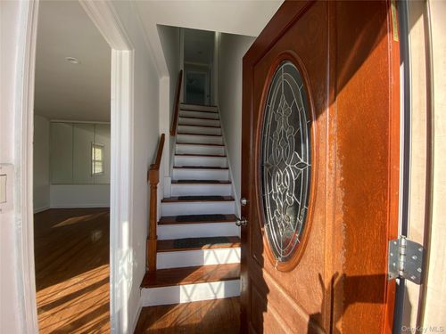 216 Raff Ave, Mineola, NY, 11501-3222 | Card Image