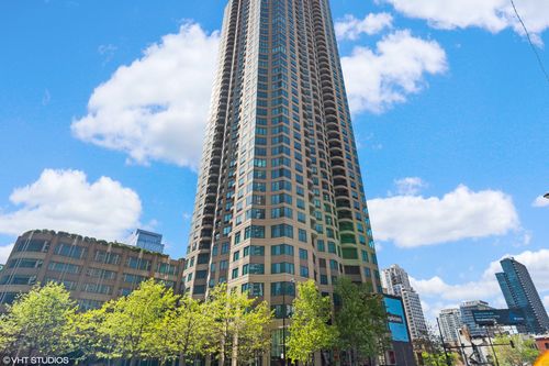 1009-400 N La Salle Dr, Chicago, IL, 60654 | Card Image