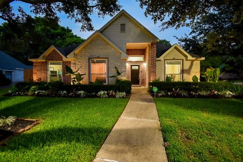 9102 S Pass Ln, Houston, TX, 77064-7050 | Card Image