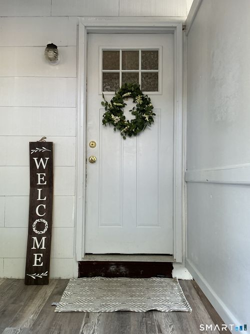8 Rogers Pl, Manchester, CT, 06040-6523 | Card Image