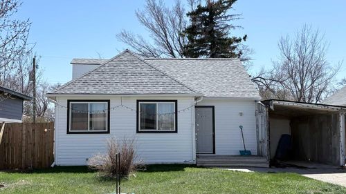 317 2 Ave E, Bow Island, AB, T0K0G0 | Card Image