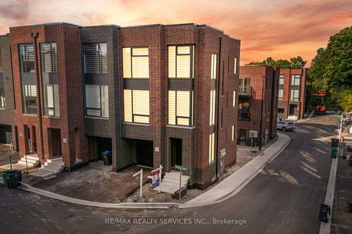 1 Taylor Crt, Bolton, ON, L7E4L2 | Card Image