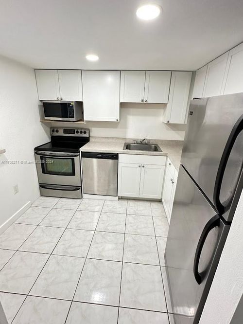 a128-16950 W Dixie Hwy, North Miami Beach, FL, 33160-3777 | Card Image