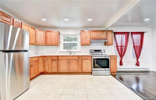 19 Lake Ave, Monroe, NY, 10950-1105 | Card Image
