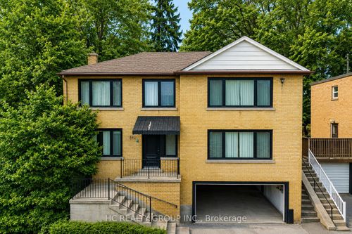 840 Davenport Rd, Toronto, ON, M6G2B6 | Card Image