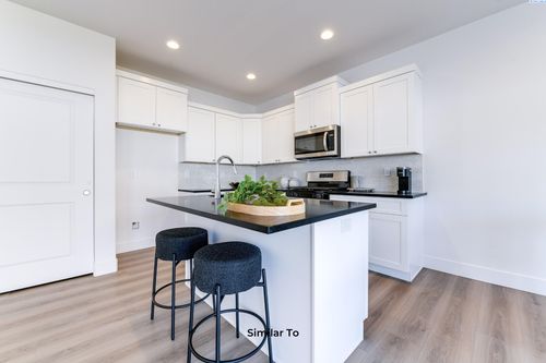 10370 W Clearwater Ave, Kennewick, WA, 99336-8641 | Card Image