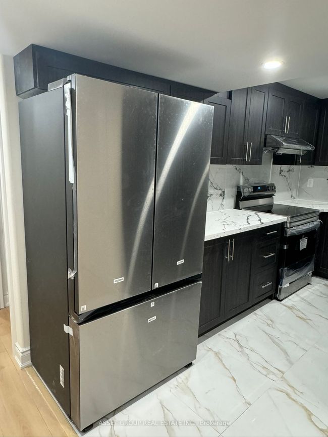 BSMNT - 39 Royal Links Cir, House other with 2 bedrooms, 2 bathrooms and 2 parking in Brampton ON | Image 12