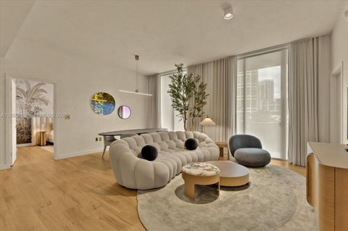 313-2678 Tigertail Ave, Miami, FL, 33133 | Card Image