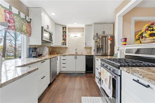 9207 W 97th St, Overland Park, KS, 66212-5044 | Card Image