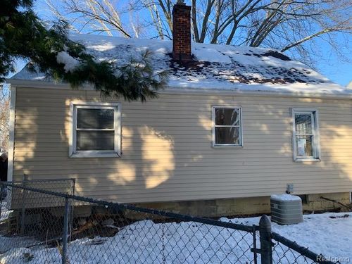 3299 W Ridgeway Ave, Flint, MI, 48504-6940 | Card Image