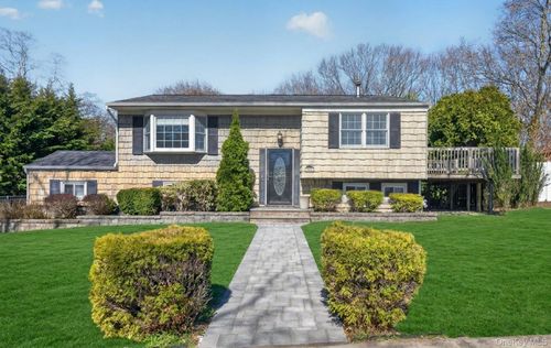 7 Phyllis Dr, E Northport, NY, 11731-6414 | Card Image