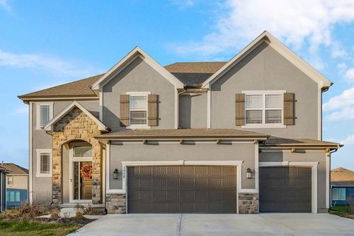 1812 Ne Ravenwood Drive, Lee's Summit, MO, 64086 | Card Image