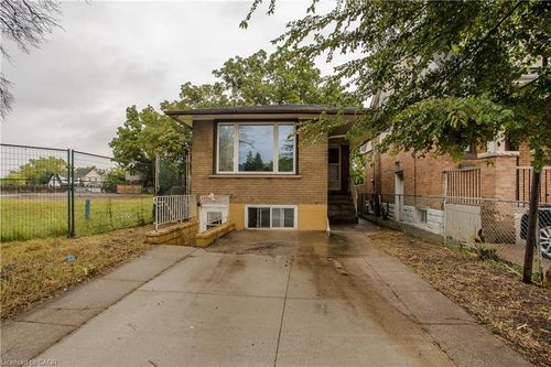 307 Dunsmure Rd, Hamilton, ON, L8L1X1 | Card Image